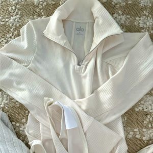 Alo yoga bodysuit size M ivory